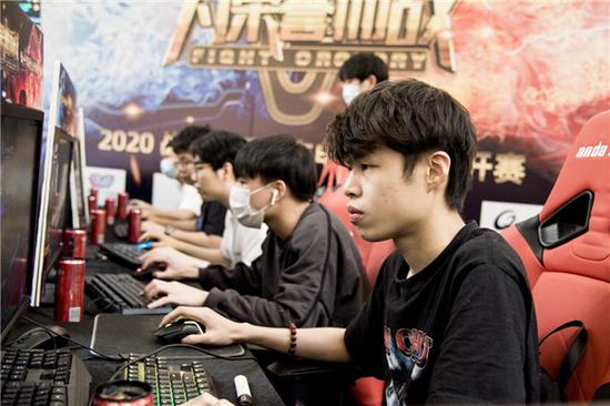 多次扑出必 多次扑出必